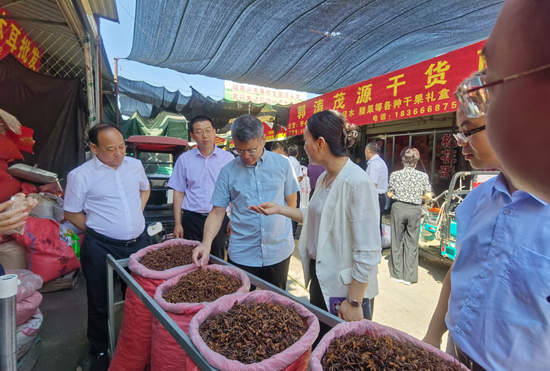 调研组走访滕州市调料批发市场